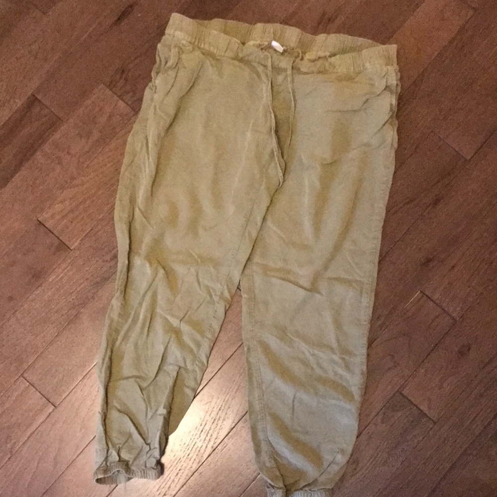 Gap Maternity lightweight green pants M